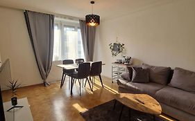 Schoene 2,5 Zimmer Wohnung Mit Balkon Und Parkplatz